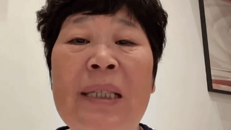 房主任回应与女儿相处模式太压抑:我会好好学习怎么做一个好妈妈