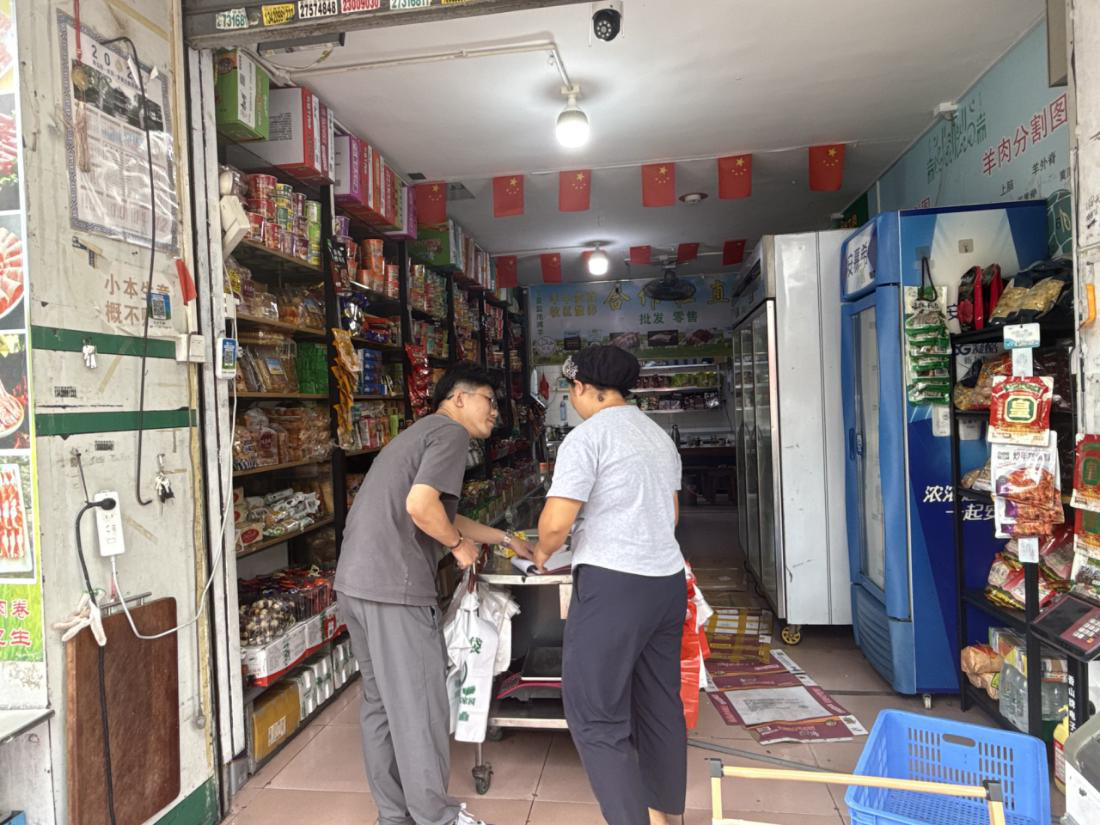西乡街道河西社区排查欠薪隐患 筑牢欠薪风险防护网