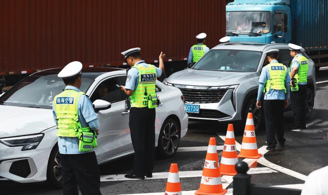 珠海交警今日全警上路 全天候严查斑马线不礼让行为