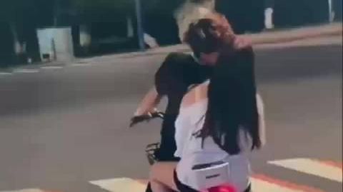 就算是摆拍，也属于很拼了⋯⋯ http://t.cn/AXCgeHw