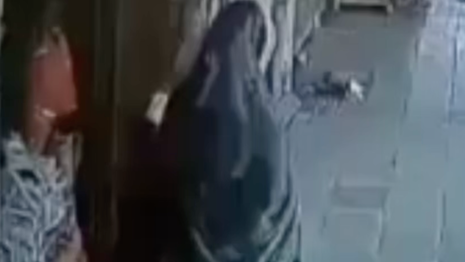 离谱！印度一妇女在妇幼医院接受治疗后，出门被天花板砸伤