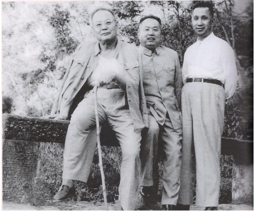 1959年9月赖祖烈（中）与叶剑英（左）、粟裕在北京香山合影