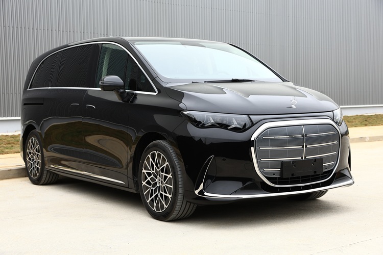 梅赛德斯-奔驰纯电MPV车型VLE完成申报:轴距3米3
