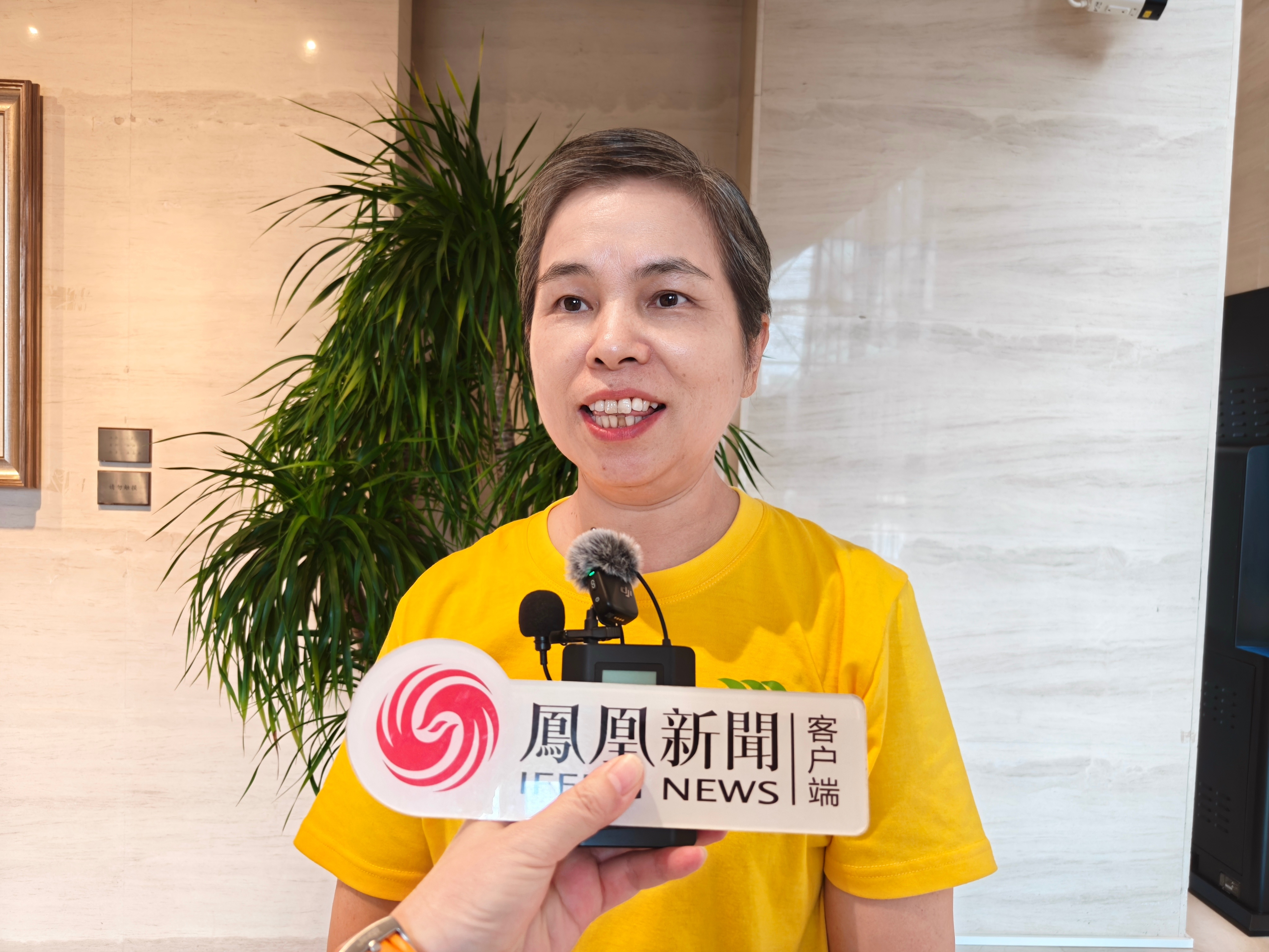 佛山市顺德区龙江镇小麦苗少儿合唱团团长周小红接受采访。