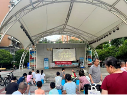 光影消保映初心 防非宣教进社区 ——民生银行武汉分行响应“与影随行”电影展映活动走进东湖新城社区