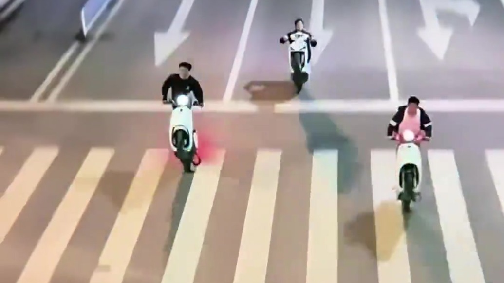 【交通安全警示周报丨第221期】飙车炸街噪音扰民　公安机关“零容忍”