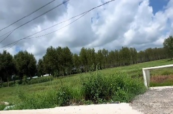 环保博主“渔猎齐哥”曝光黑龙江大庆一河流遭污染成“牛奶河”