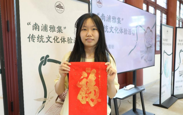 南昌师范学院学生参加“故纸藏珍 书香豫章”2026年中华传统晒书活动