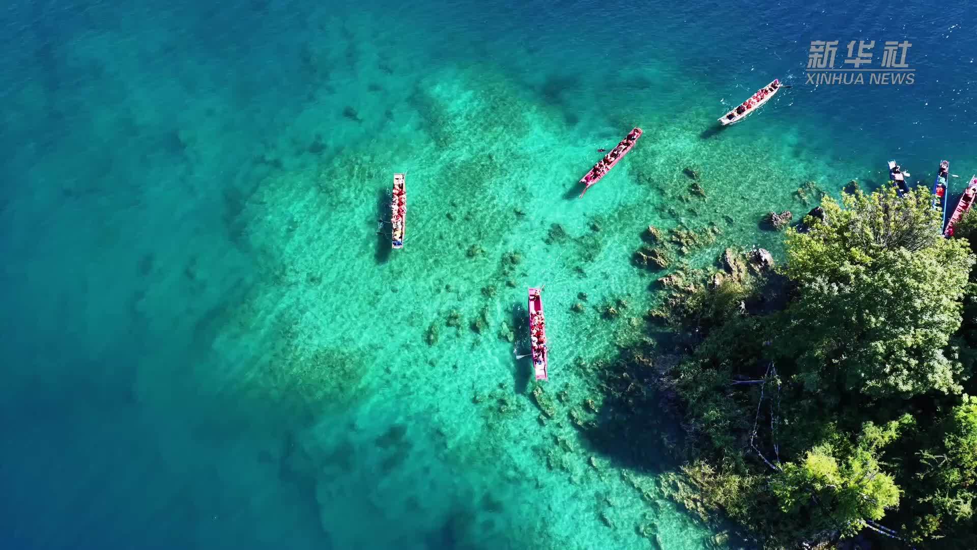 盛夏泸沽湖 碧水映云天
