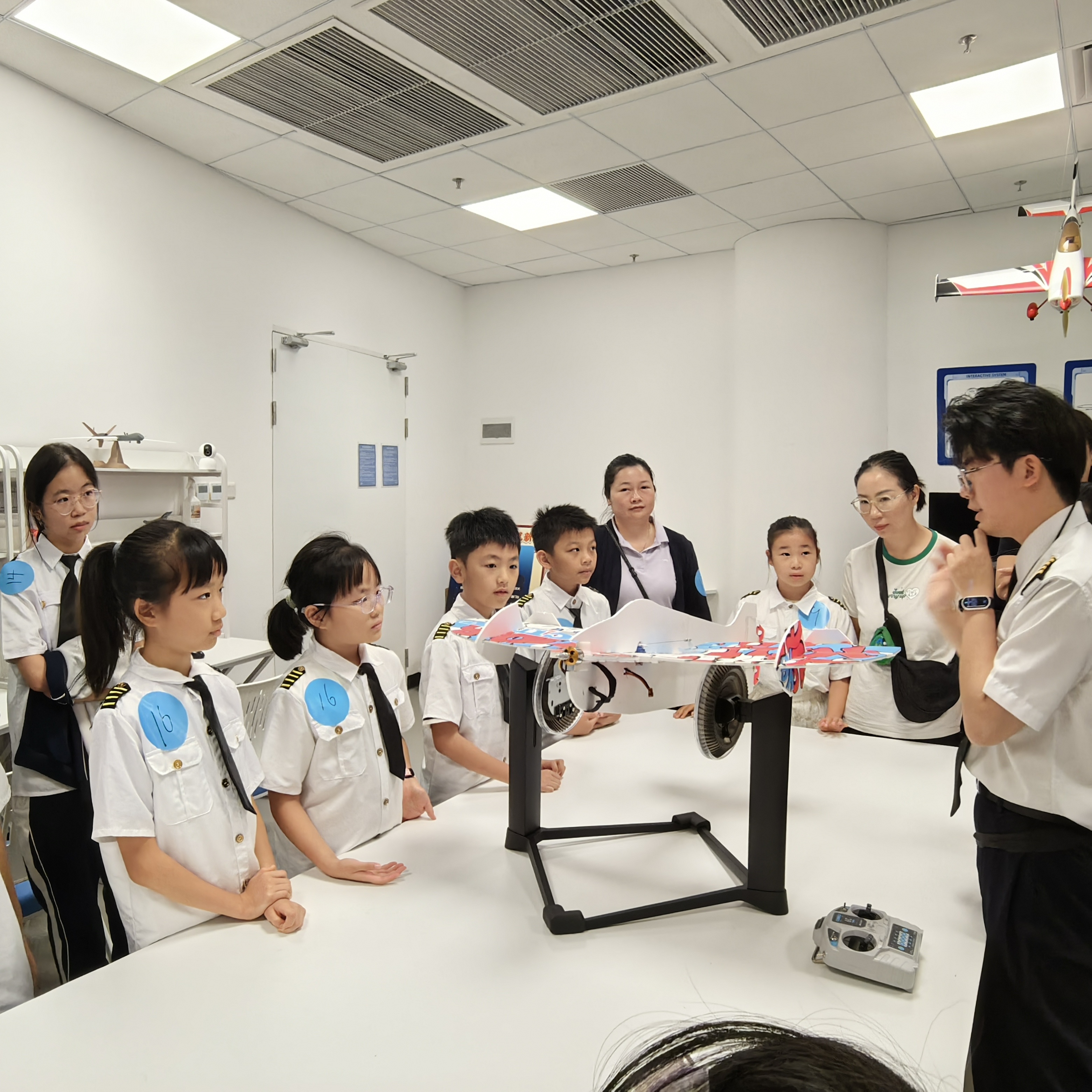 罗湖区新业态工联会举办航空探秘主题亲子研学营