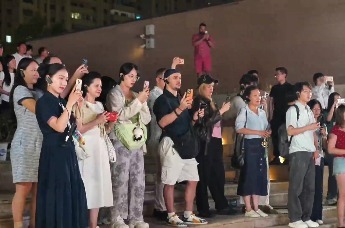 短视频｜“此刻，新疆”全球网红共创传播活动夏季篇（阿克苏站） “这个夏天 相约新疆”活动启动