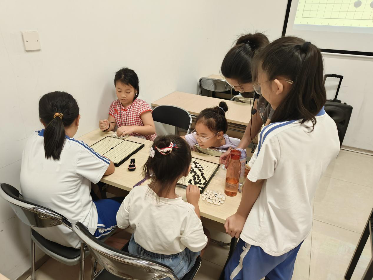 以棋养心 棋乐无穷!西乡街道铁岗社区暑期围棋课程圆满落幕