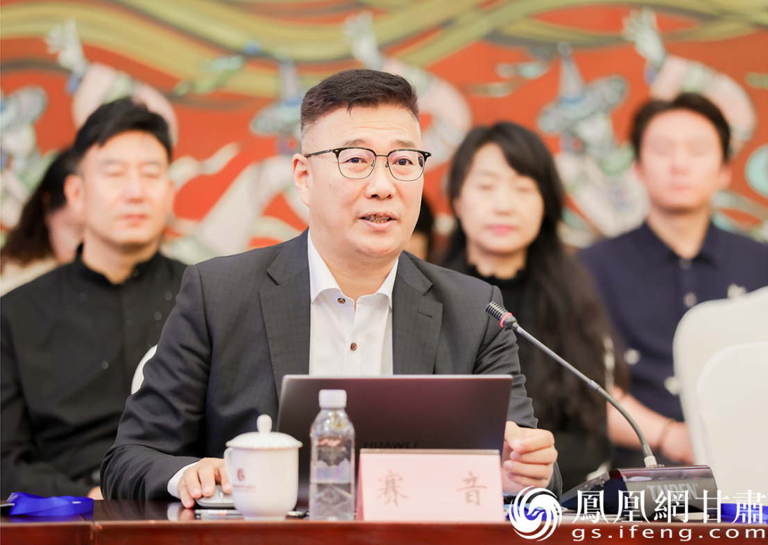 甘肃省文联副主席赛音说，徐新为兰州种下了交响种子。