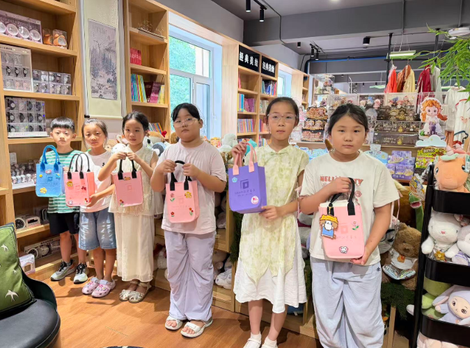 小小书店主理人