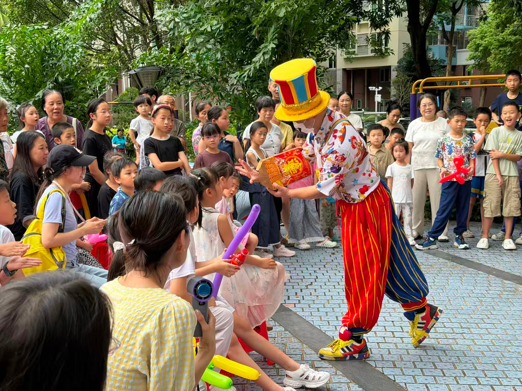 汉服、红歌、变脸……西乡街道庄边社区这场邻里节嗨翻天！
