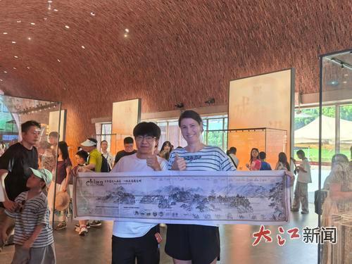 游客夸奖江南都市报特刊