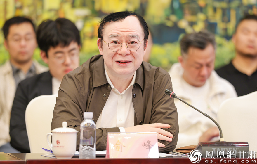 中国音乐家协会指挥学会会长俞峰表示，全国各地交响乐团的发展都倾注了徐新的大量心血。