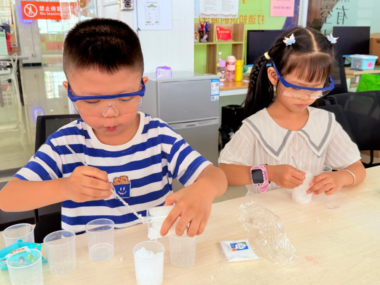 趣味实验启童心 科学探索伴成长——河西社区小小科学家儿童科普小组活动