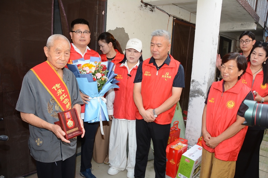 商丘市博爱联合会八一建军节慰问4名抗美援朝老兵