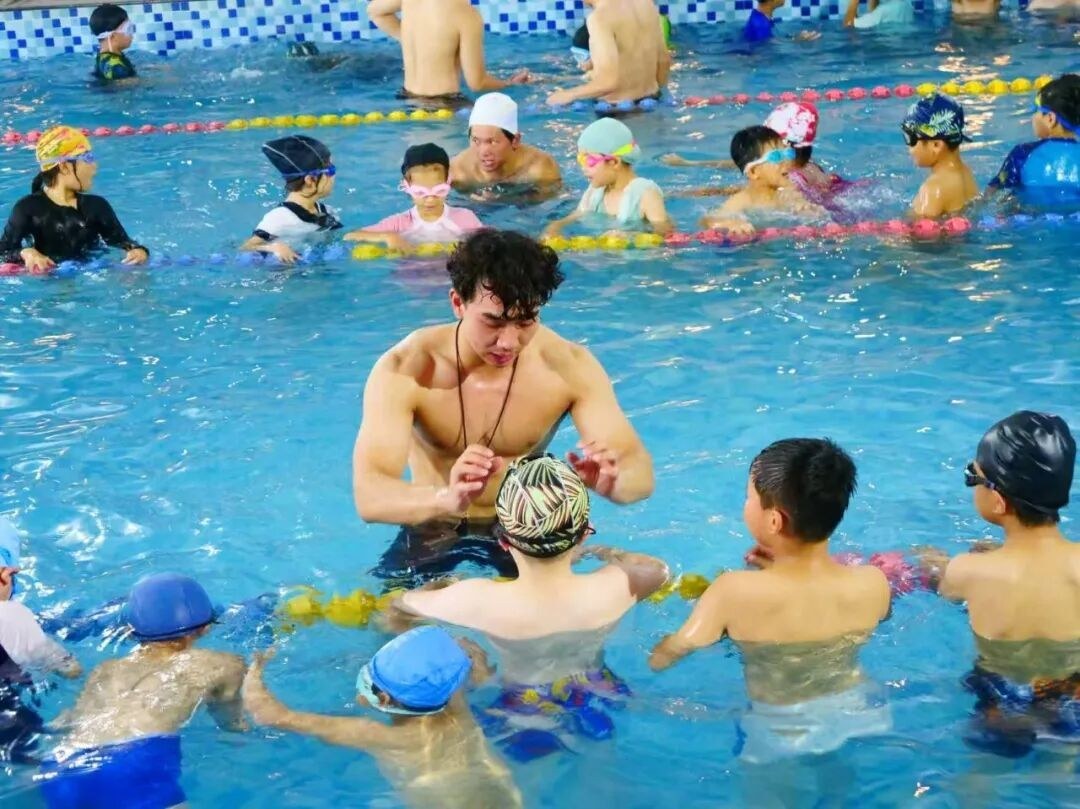 学游泳、强体魄,黎川“水花行动”惠及千名学子