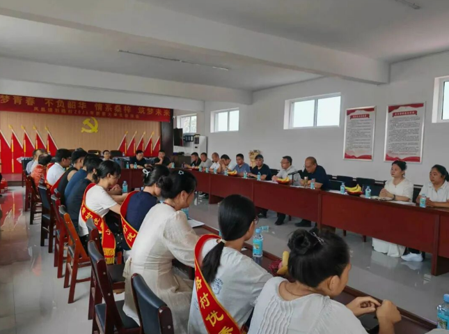宁晋县刘路村举办大学新生座谈会