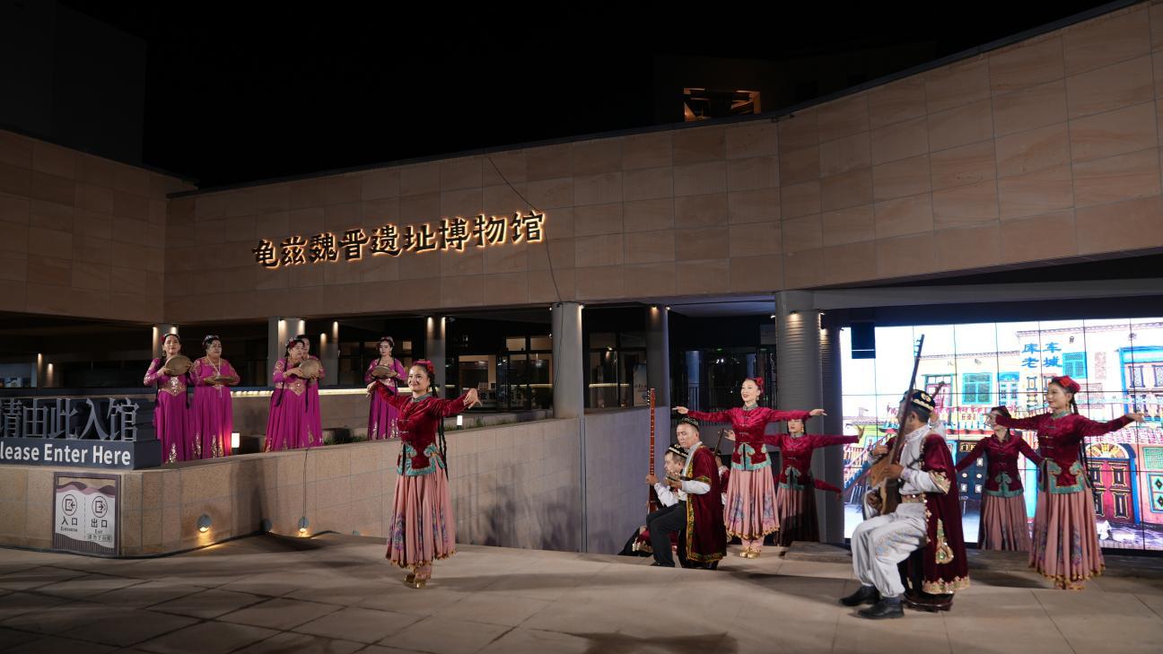 暑期旅游来中国!“这个夏天 相约新疆”全球网红共创传播活动在新疆阿克苏地区库车市启动