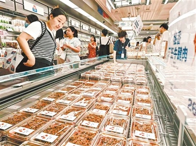 市民选购零食