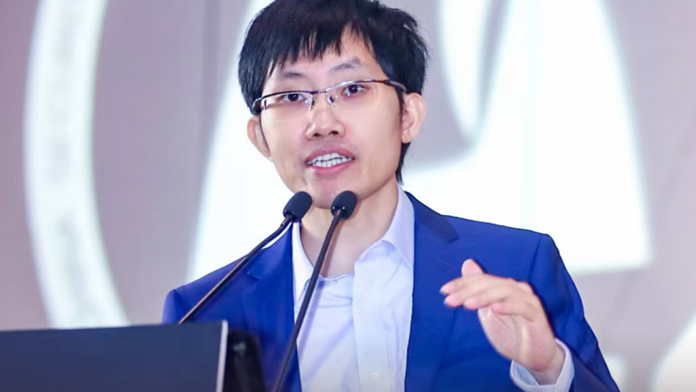 梁文锋,告别“价格屠夫”