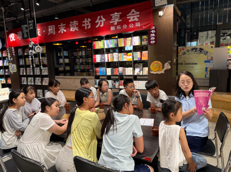 石家庄市新华书店为读者打造一站式夏日文化乐园