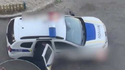 【揪心一幕!#乌克兰女孩目送父亲被征嚎啕大哭#】#乌克兰街头征兵画面