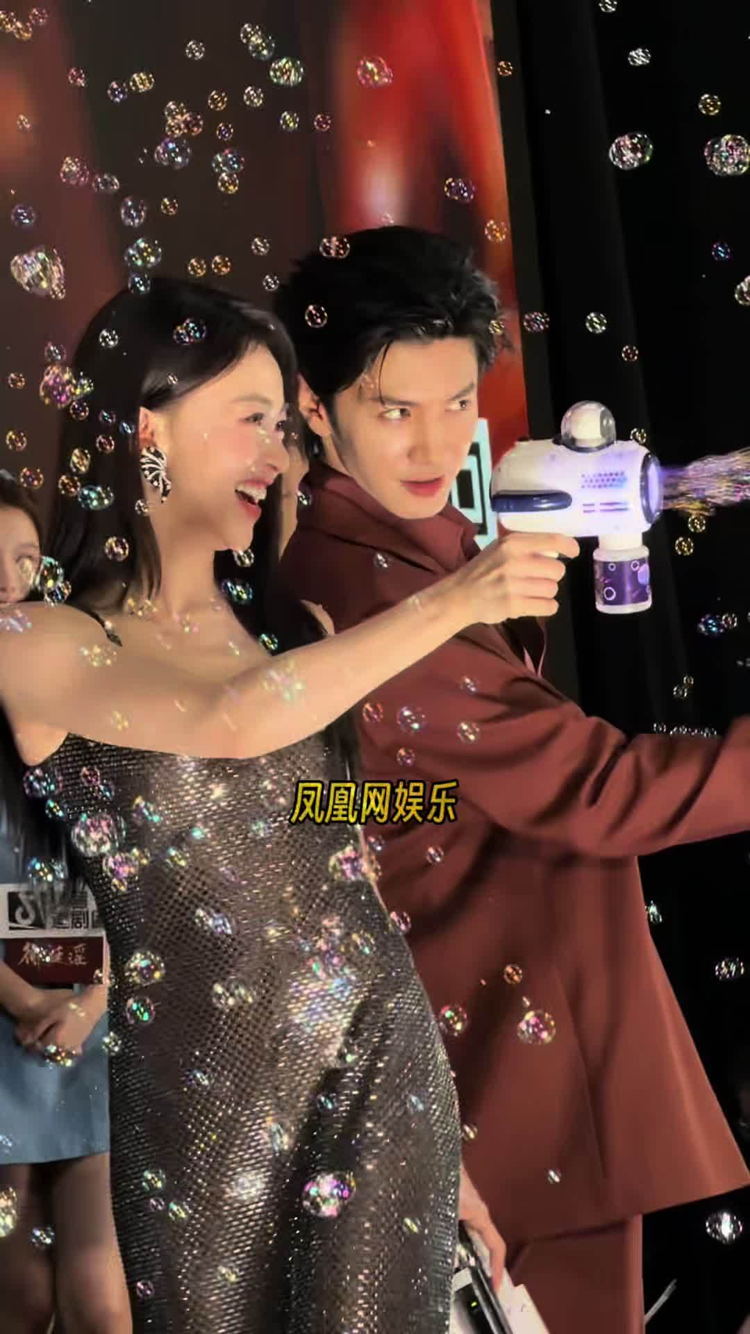 吴谨言陈哲远现场还原名场面 #陈哲远#陈哲远吴谨言还原史密斯夫妇经典pose #御廷谣#御廷谣抖音追剧团 #陈哲远吴谨言现实版史密斯夫妇