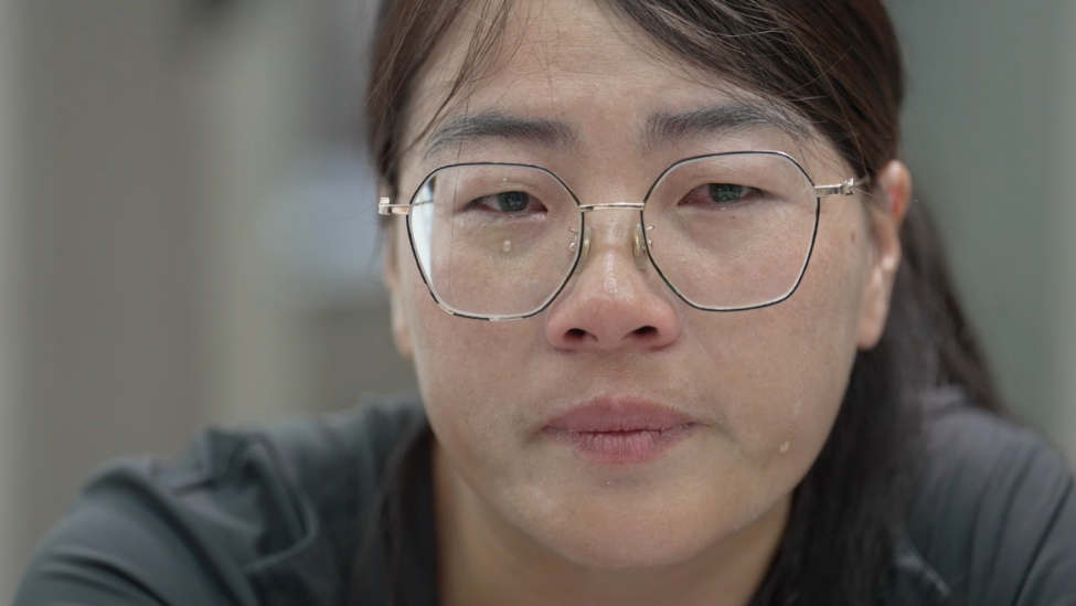 儿子出生脑瘫，丈夫家一分钱不出，她毅然离婚卖掉老家房子，独自带娃辗转各地求医