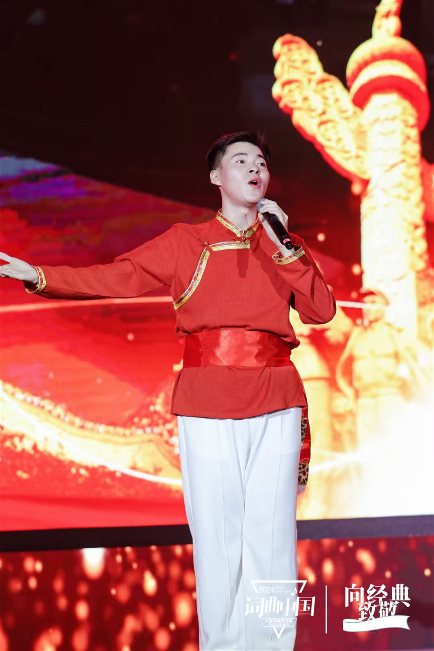 以声传志不负韶华 著名青年歌手杨文杰斩获全国优秀节目金奖 纳入中国文联国家级艺术家文艺人才库