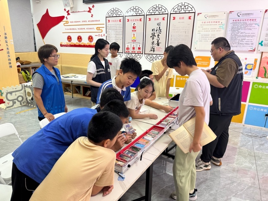 仿真毒品模型观摩时刻