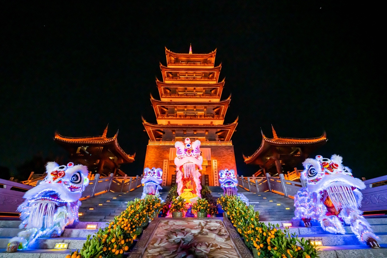 夜幕下，灯光点缀的魁星阁