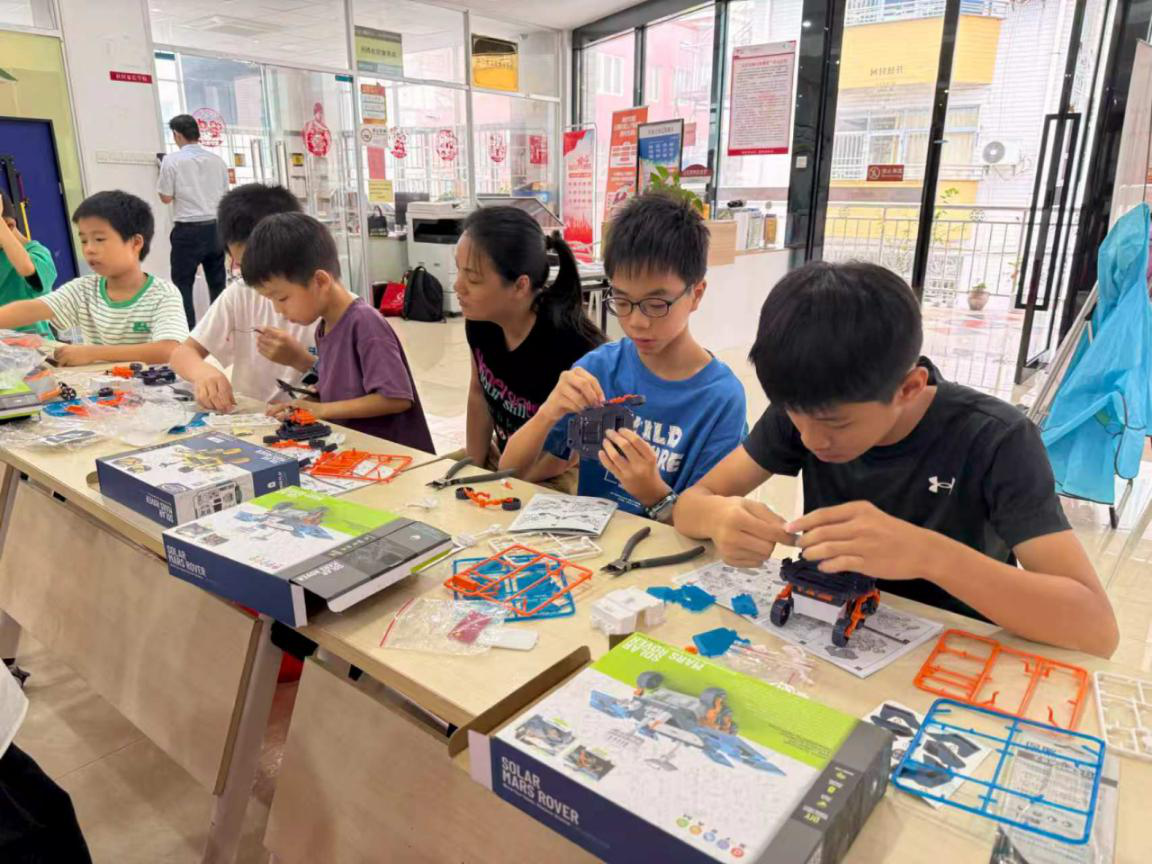 玩转科学实验 点亮科普童心—— 西乡街道河西社区开展2026年全国科普月系列活动