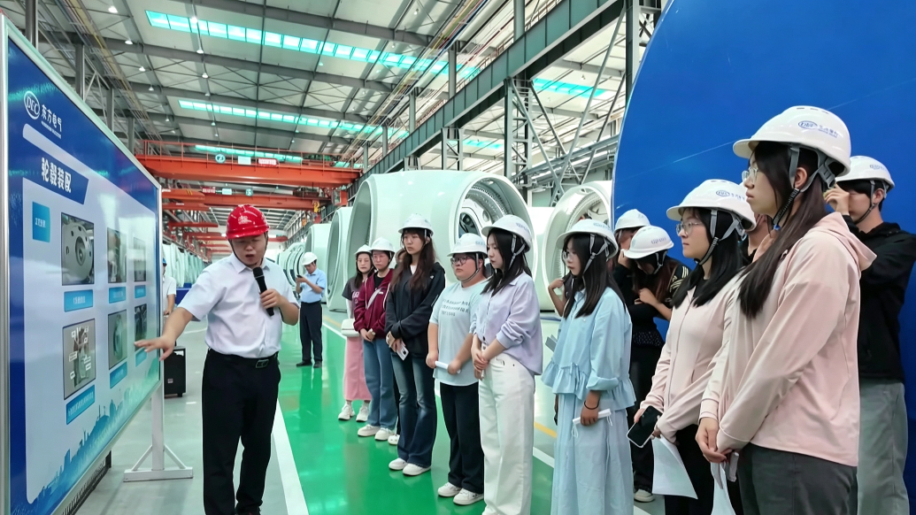 甘肃肃州举办返乡大学生看变化谋发展活动