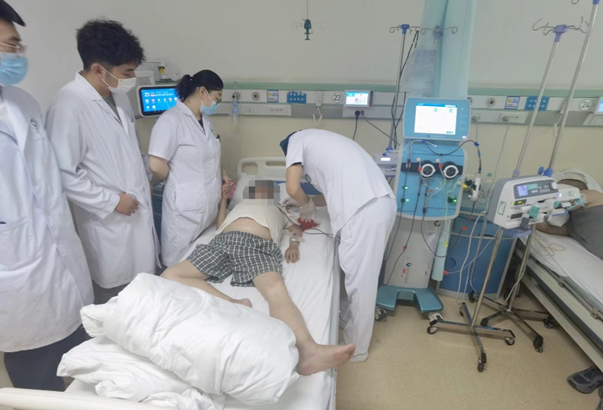 心衰超滤治疗再获科技大奖：一位心血管医生如何用“机械脱水”为心脏“减负”