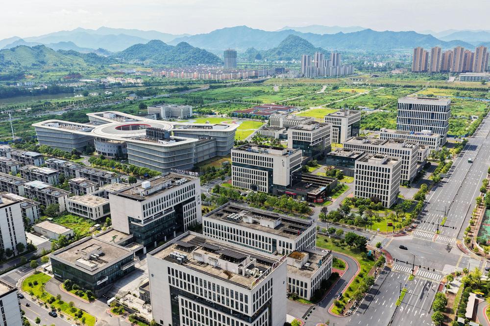 宜阳新区大数据产业园楼宇林立,集聚资源发展数字新经济。 (本报记者 易志钟 摄)