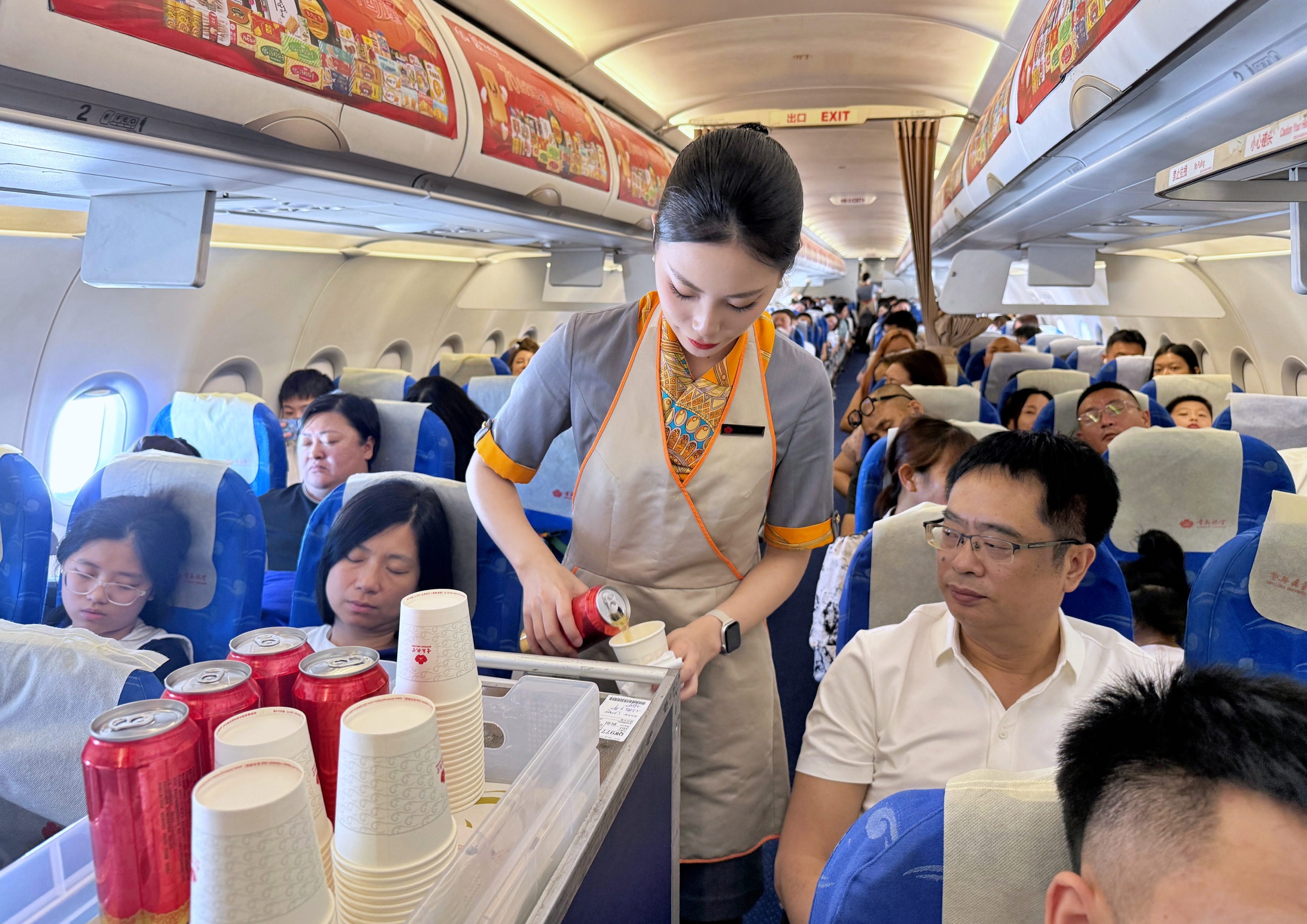 万米高空再续啤酒之约——青岛航空携手西海岸文旅打造“干杯金沙滩 潮玩西海岸”空中啤酒节