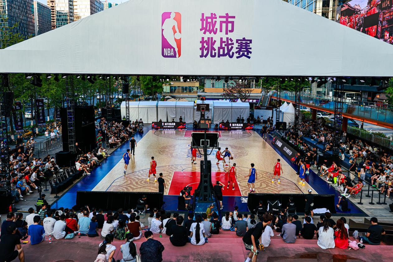 现场球迷热情观战