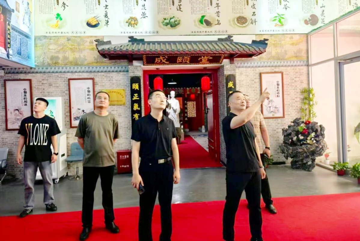 政企协同赋能中医药现代化 东阿县调研团走进成颐堂共拓艾灸产业新赛道