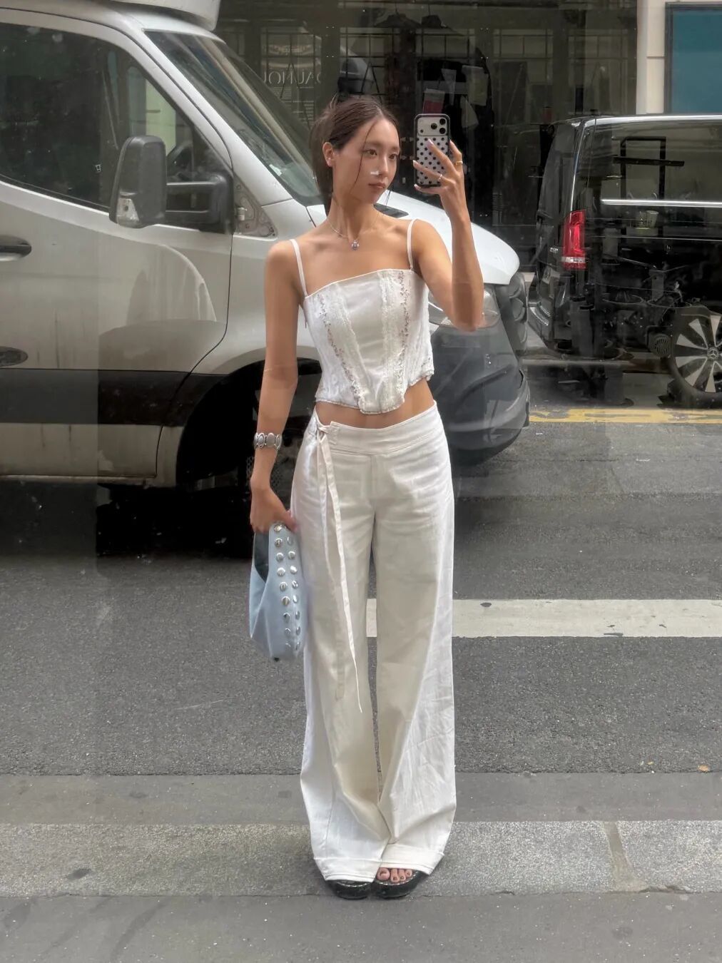 为什么时髦女孩都爱细吊带？