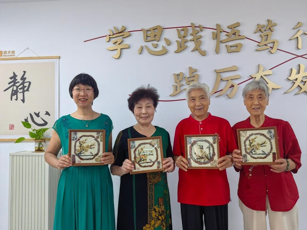 药香绘健康,巧手护颐年—— 桃源社区中草药画活动温情开展