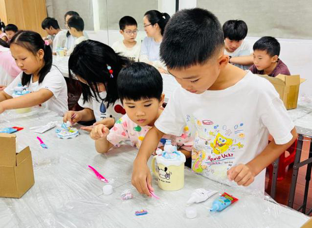 西乡街道南昌社区开展裱花马克杯DIY手工活动