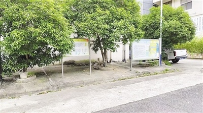 南昌县绿地山庄绿化带内存在大量建筑垃圾 县创建办：清理完毕