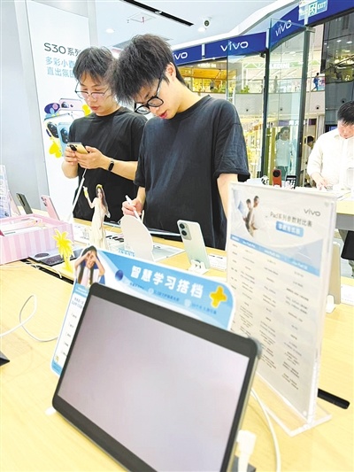 大学开学在即 电子产品如何选择?业内人士提醒:切忌盲目跟风