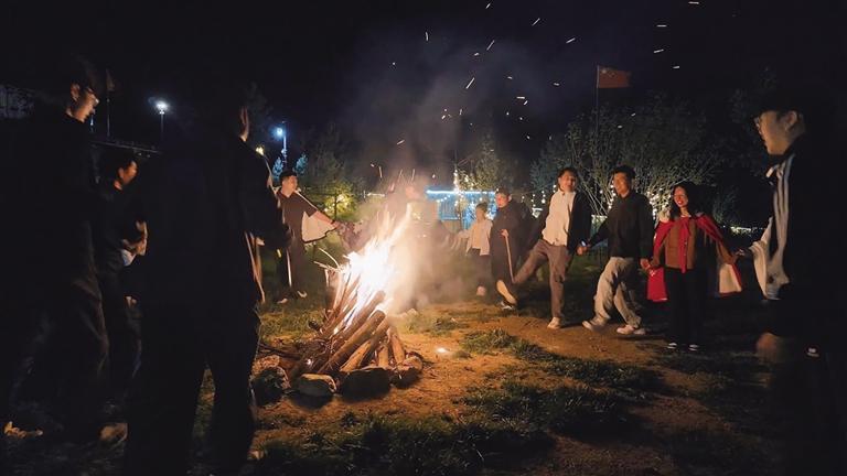 文旅营地篝火晚会