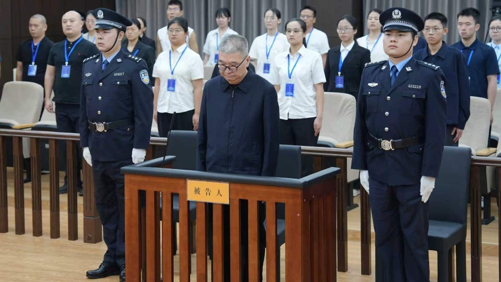陆文俊受贿6798万余元获刑15年