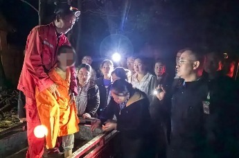 警犬无人机救出6岁男童